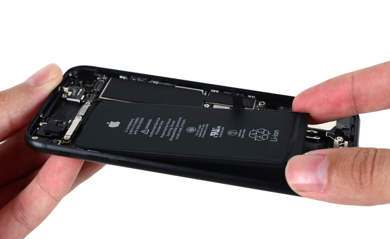 Замена аккумулятора на айфон 11 оригинал цена. Ипхон 8 батарея. Замена АКБ айфон 8. Аккумулятор для iphone 8. Iphone 14 Pro аккумулятор.